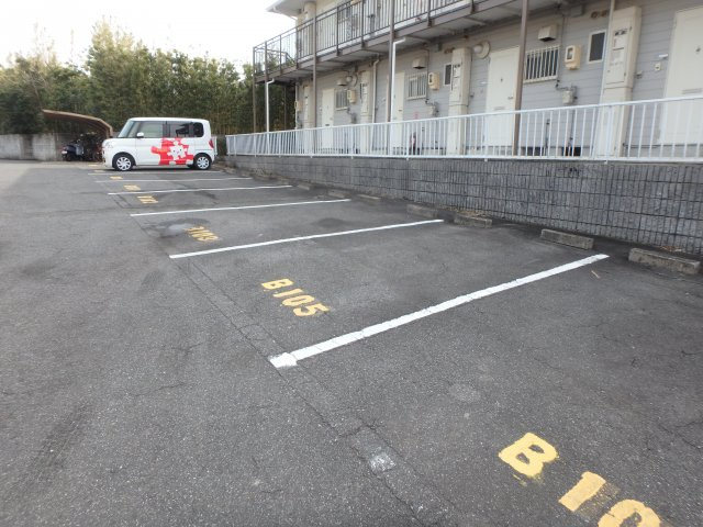 ハイツカデット　B棟の駐車場