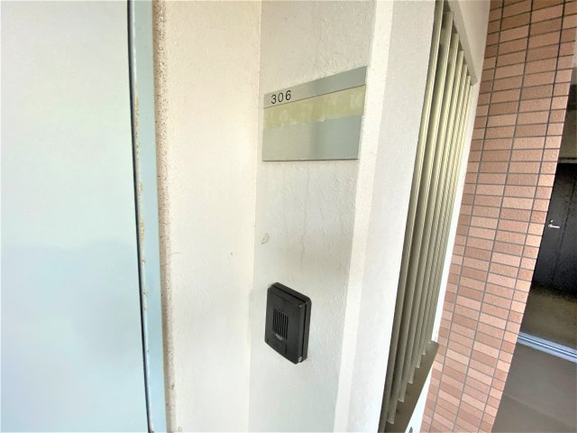 キャッスル常滑　東棟の玄関