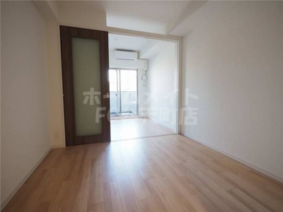 【寝室】 | レオンコンフォート九条ガレリア | 使い勝手のいい寝室です