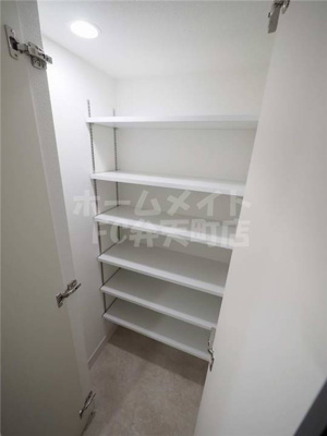 【玄関】 | レオンコンフォート九条ガレリア | 収納もある玄関です