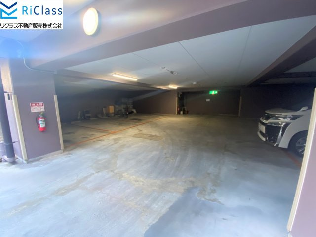 ローレル東須磨の駐車場