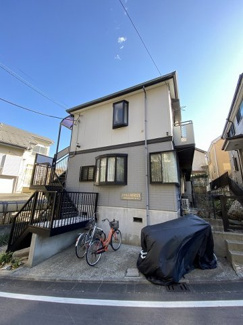 【外観】 | 小田急線「生田」駅より徒歩10分！スーパーが近くてお買い物に便利な立地の2階建てアパートです♪