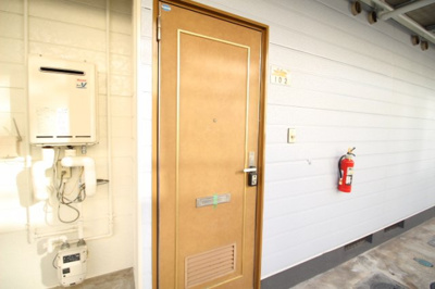 【エントランス】 | ラヴィアンローズ