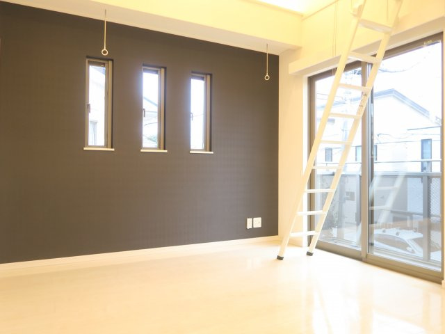 ラウレア八幡の洋室