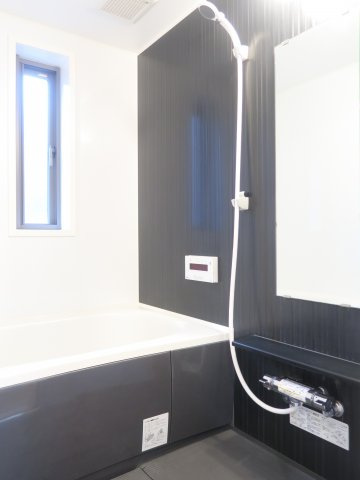 ラウレア八幡の浴室