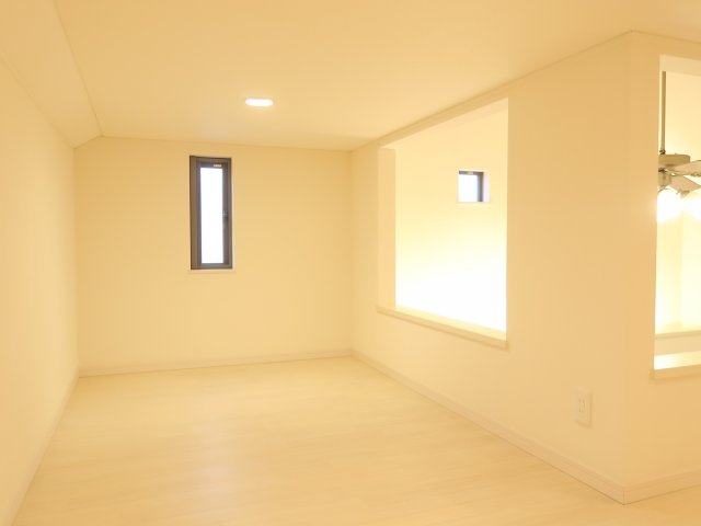 ラウレア八幡の居間・リビング