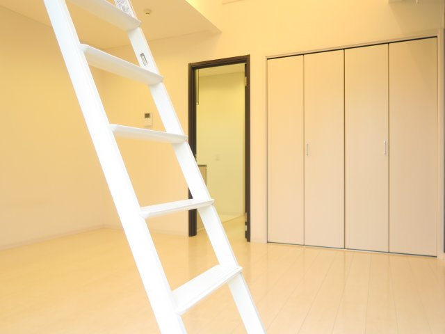 ラウレア八幡の洋室