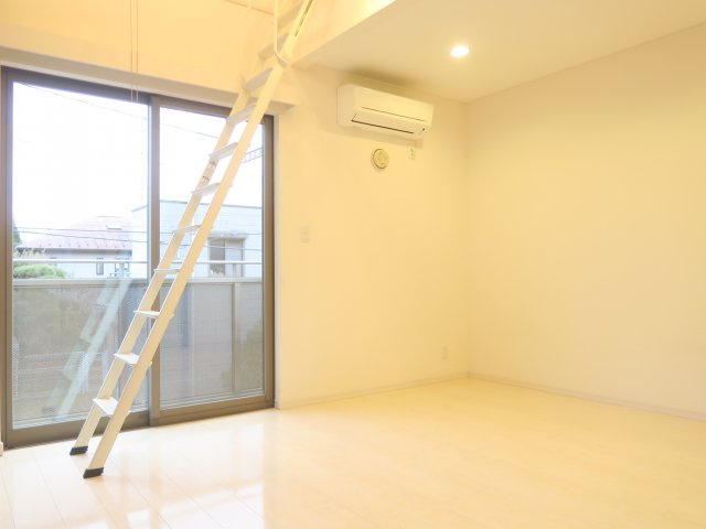 ラウレア八幡の居間・リビング