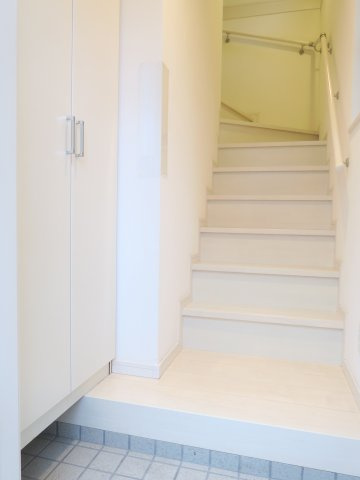 ラウレア八幡の玄関