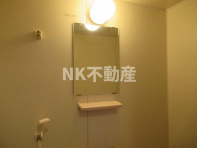 【浴室】 | エステートピアナカタB棟（長瀬賃貸） | お風呂に鏡があります