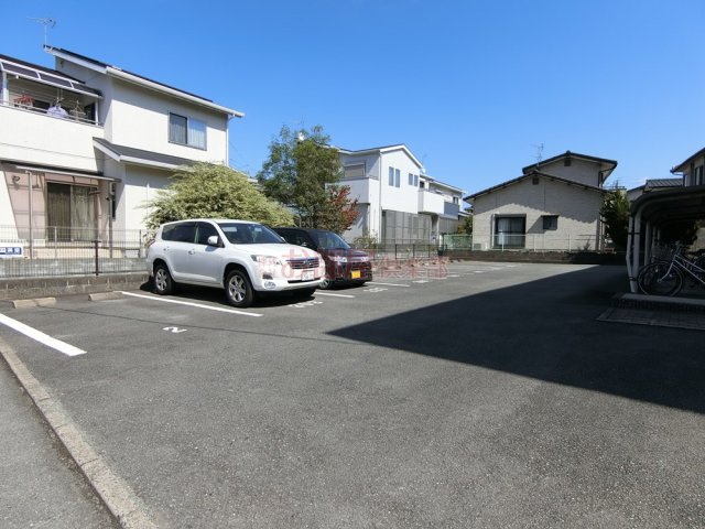 グレースコート国分Iの駐車場|駐車スペースもあります