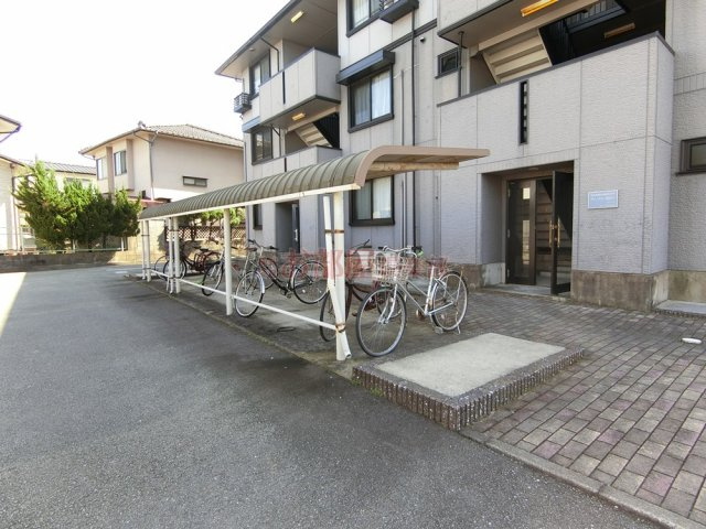 グレースコート国分Iの駐車場|車をお持ちの方に嬉しい駐車場付きの物件です