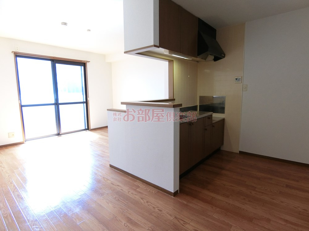 グレースコート国分Iの居間・リビング|こちらのリビングで趣味の時間をお楽しみください