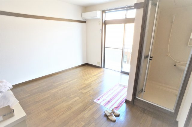 アベニールの寝室|広くて明るい寝室