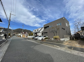 【前面道路含む現地写真】
