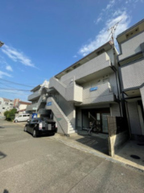 ビスタ泉町【弊社専任物件】のエントランス|建物の内部です