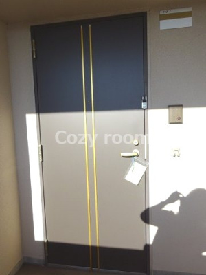 【玄関】 | TMK江坂 | しっかり重厚な玄関ドア