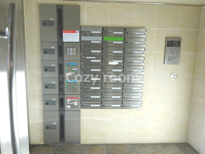 【ロビー】 | TMK江坂 | ロビーです。宅配ボックスあります(^-^)