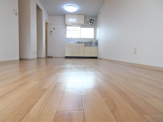 フラッツ内原の居間・リビング