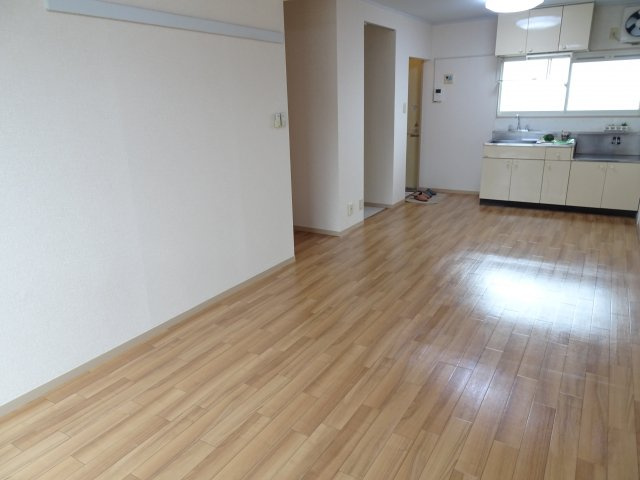 フラッツ内原の居間・リビング