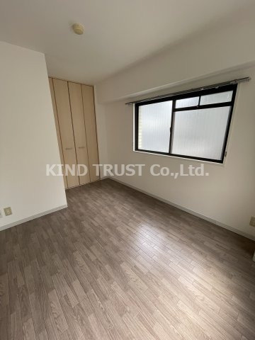 東梅田レジデンス小島の居間・リビング|使いやすいリビングです