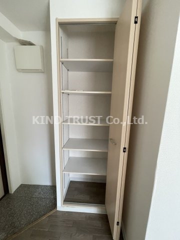 東梅田レジデンス小島の収納|ちょっとした収納スペースも充実しています
