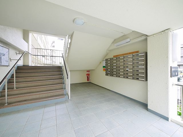 南京終マンションAのエントランス|ゆとりのあるエントランスです