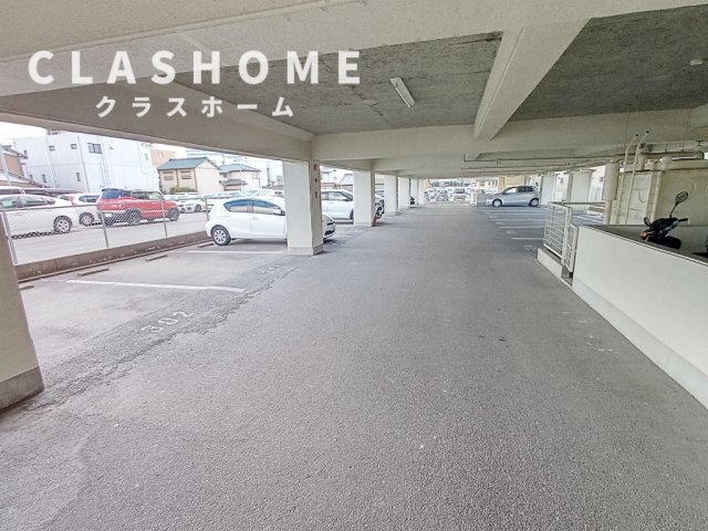 シルクハイツの駐車場