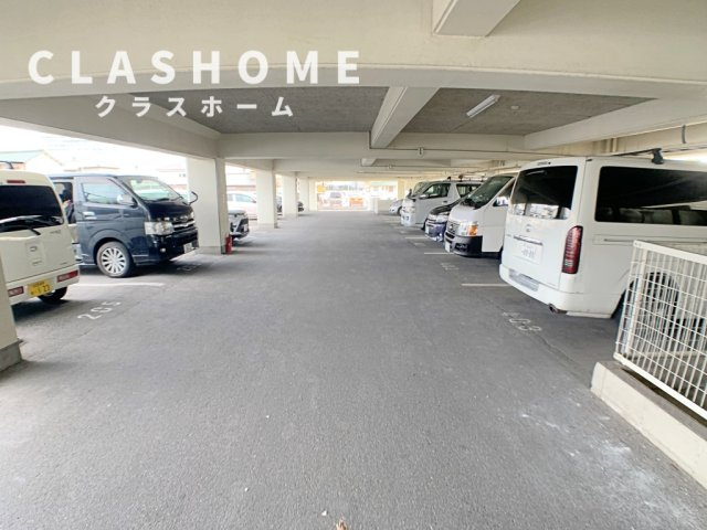 シルクハイツの駐車場