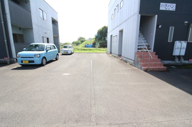 ラパン郡元の駐車場|駐車スペースもあります