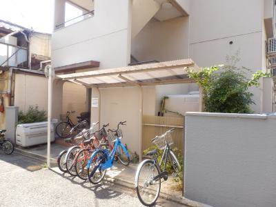 南波ロイヤルハイツの駐車場|駐輪場