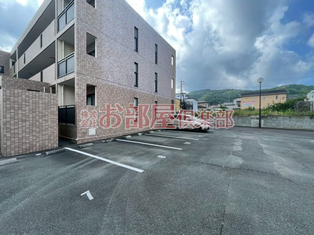 SUNDAY御井駅前の駐車場|駐車場に車を止められます