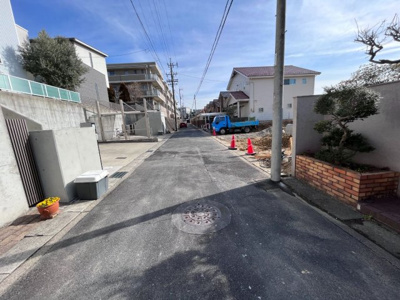【前面道路含む現地写真】 | 千種区鹿子殿第2期　全3棟　3号棟＜仲介手数料無料＞富士見台小・千種台中　新築一戸建て | 2/9撮影
住宅ローンアドバイザーの村田です。住宅ローン審査が通らなかった方、あきらめる前にご相談ください。