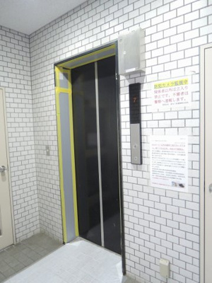 【その他共用部分】 | ストーク横浜医大前 | お買い物時やベビーカーの出し入れに便利なエレベーター付です。