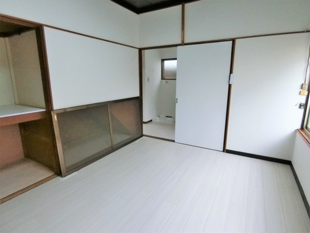 土気町戸建の洋室