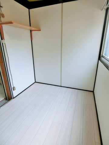 土気町戸建の洋室