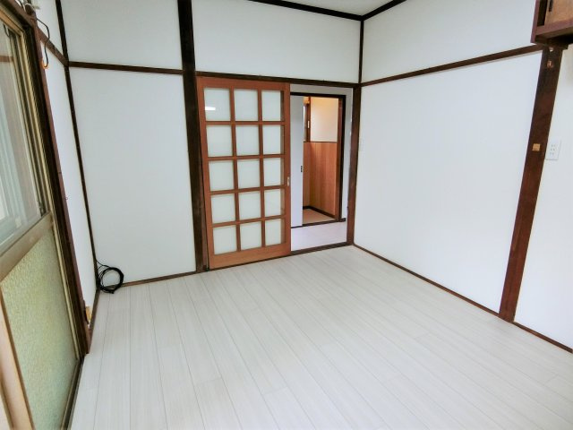 土気町戸建の洋室