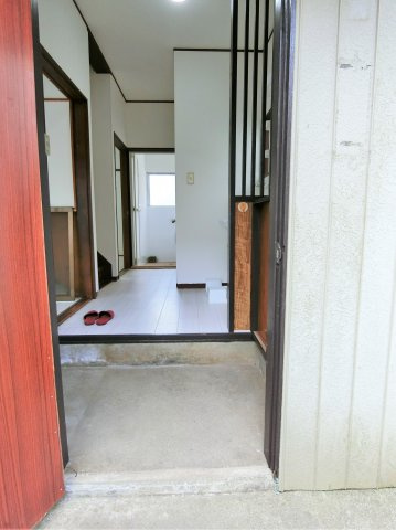 土気町戸建の玄関