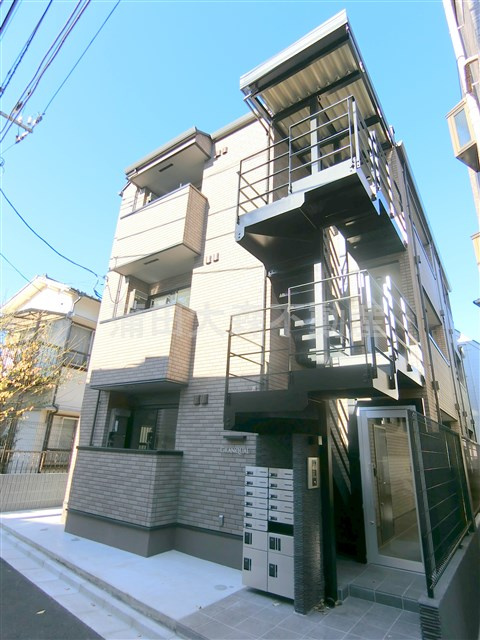 グランクオール梅屋敷の外観|2021年11月築　木造地上3階建て総戸数11戸インターネット無料TVモニター付オートロック宅配BOXBS/CS！東京都大田区大森西5丁目　京浜急行本線梅屋敷駅徒歩6分、大森町駅徒歩7分