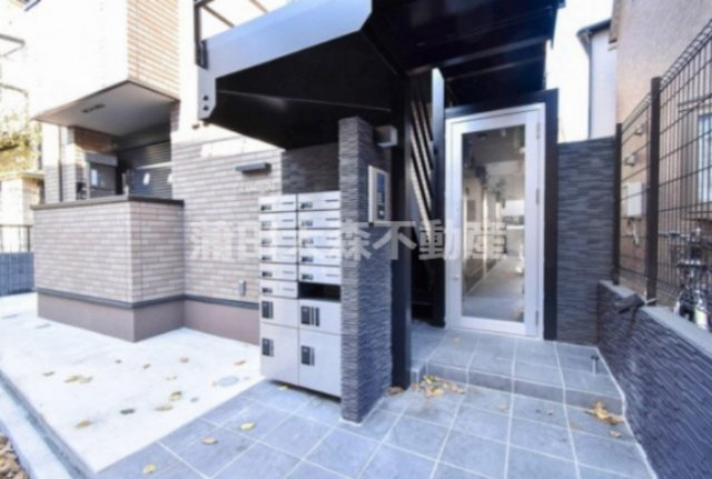 グランクオール梅屋敷のエントランス|TVモニター付オートロック宅配BOXメールBOX　エントランス