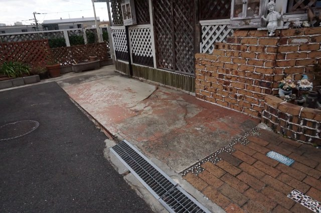 中古戸建　大東市野崎3丁目（昭和40年築）の駐車場