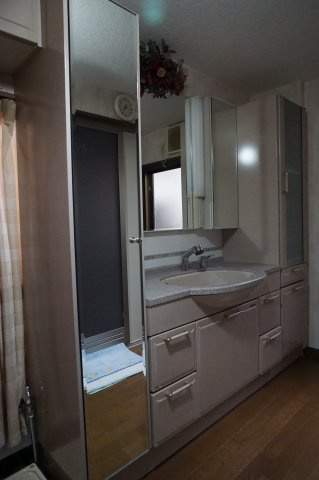 中古戸建　大東市野崎3丁目（昭和40年築）の独立洗面台