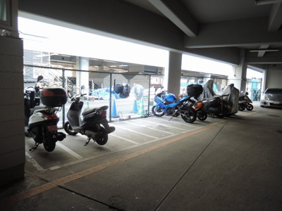 【その他共用部分】 | ボナハイツ星川 | バイク置場です。