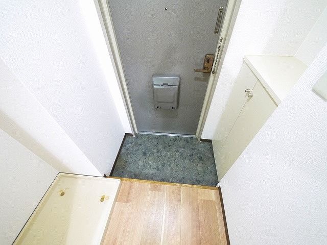 グレイスフローラ富雄の玄関
