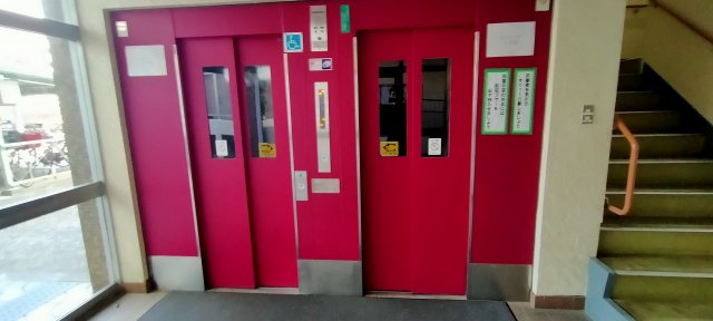 すみれ橋第1コーポのその他共用部分|エレベーターは二台ございますので昇降スムーズです♪
