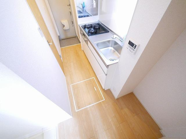 フュルネのキッチン|床下収納もあるキッチンです