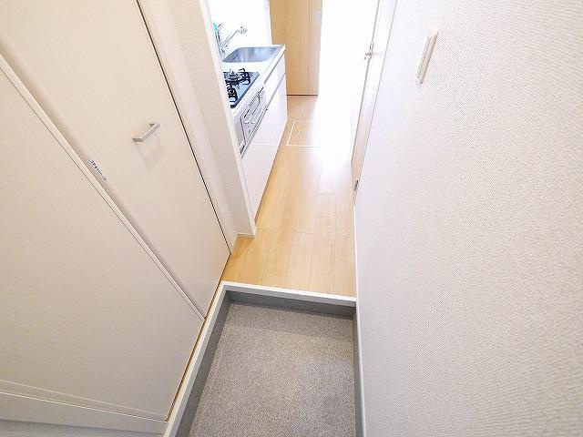 フュルネの玄関|収納もある玄関です