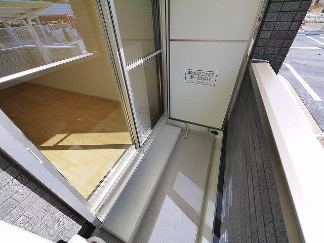 フュルネのバルコニー|外からの目が気にならないバルコニーで洗濯物が干せます