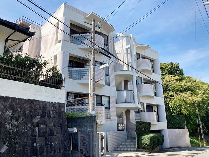 スクエアー寺塚の外観