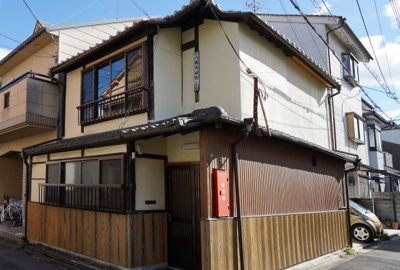 【外観】 | 八条内田町角貸家 | 外観。京町家の佇まい。